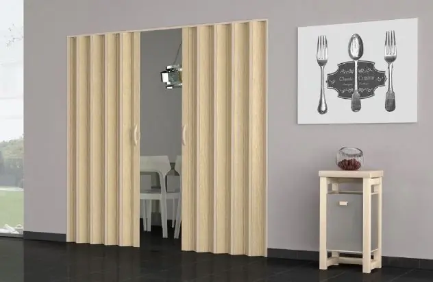 Porta a soffietto da interno su misura in pvc senza vetri modello Journey Populair