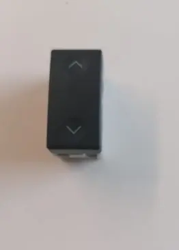 Pulsante per motore SU-GIU stabilizzato Gewiss - Nero Premium